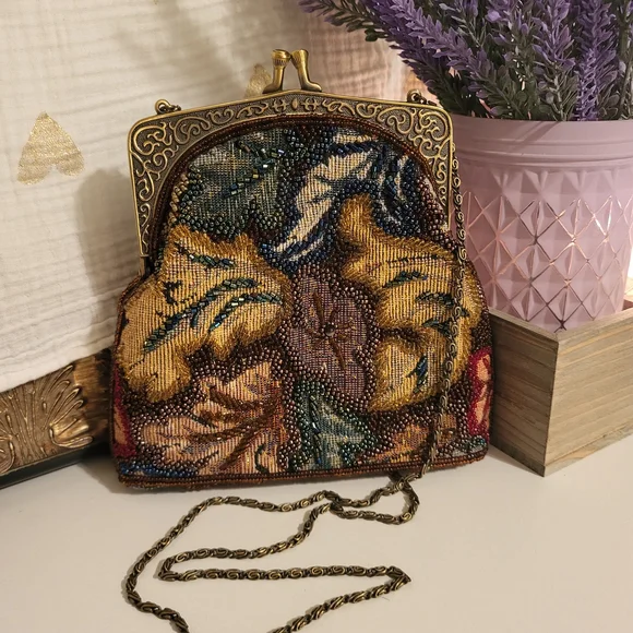 Kisslock Floral Beaded Shoulder Bag - Picture 3 of 9